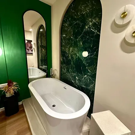 Emerald Tirana